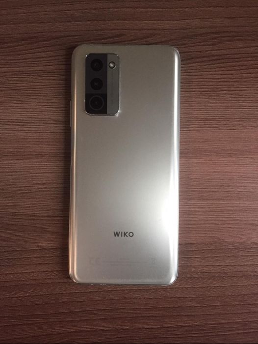 Продам смартфон Wiko 10