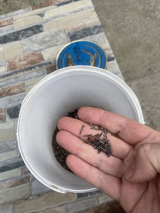 Гвозди маленькие.