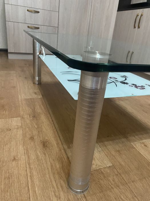 Стеклянный стол для гостиной!