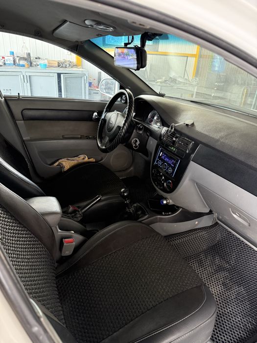Srochna Lacetti 1.8 sotiladi