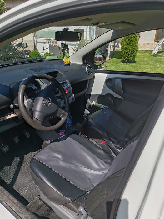 Toyota AYGO, 1.0 куб., 2012 г.