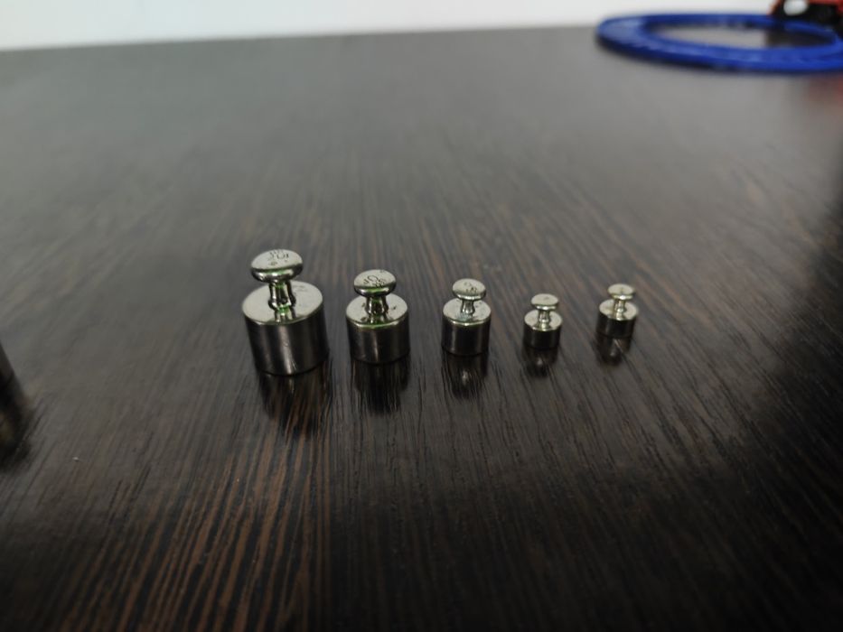 Продам стариные набор гирь