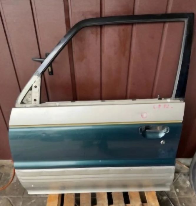 Продам Двери pajero 2