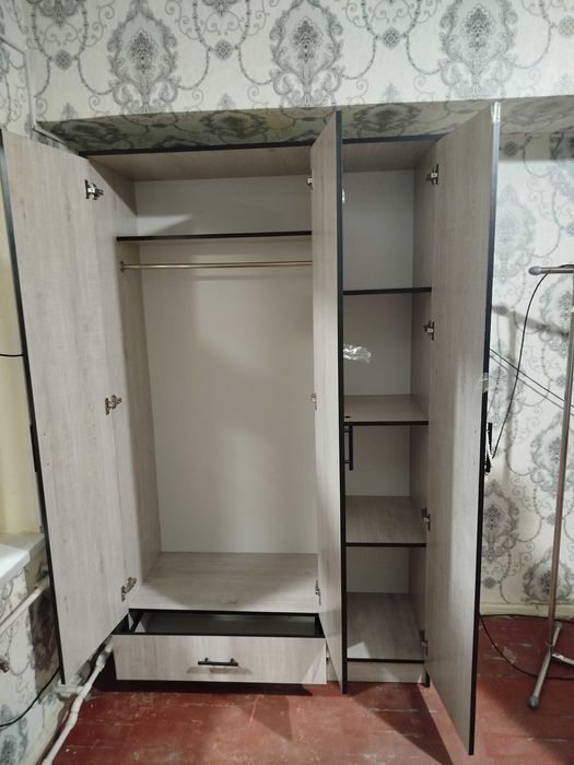 Gaz plita va shkaf sotiladi