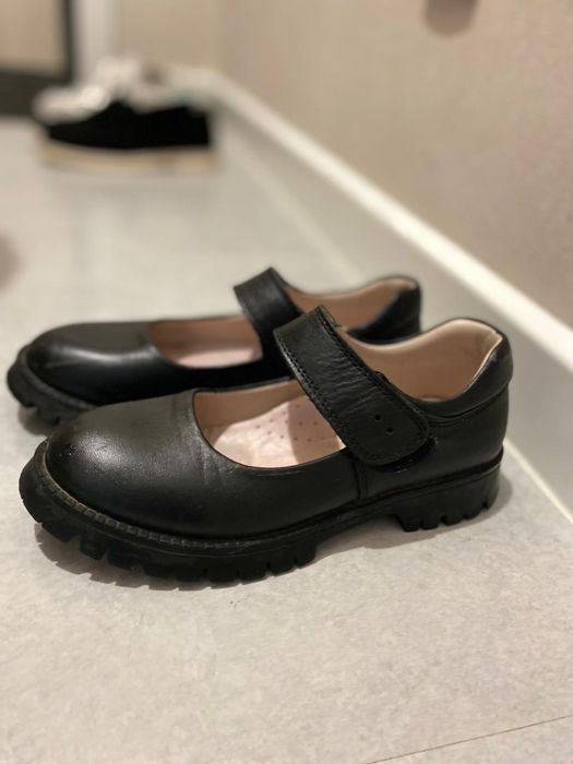 Школьные туфли