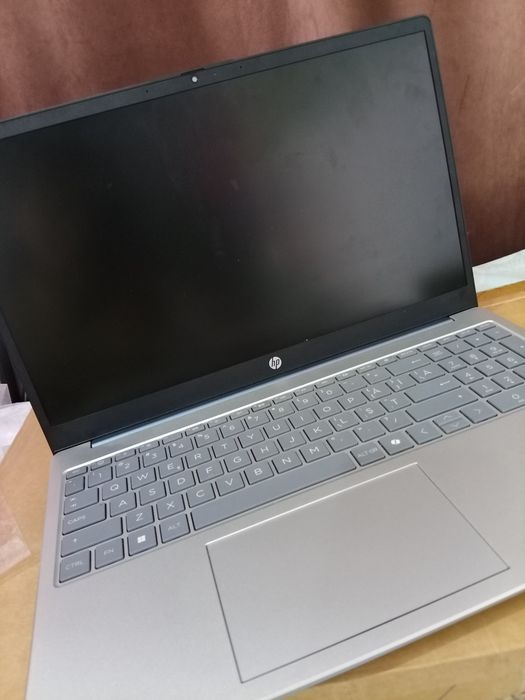 Hp noutbuk sotiladi srochna kelishilgan
