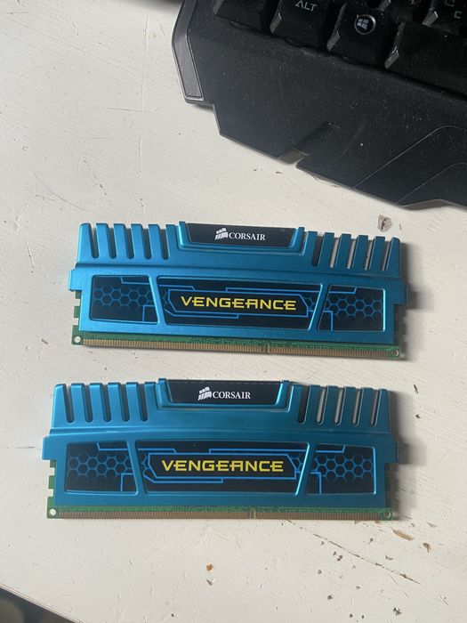 Продам Озу Corsair VENGEANCE (2x4Gb) 8 Gb
