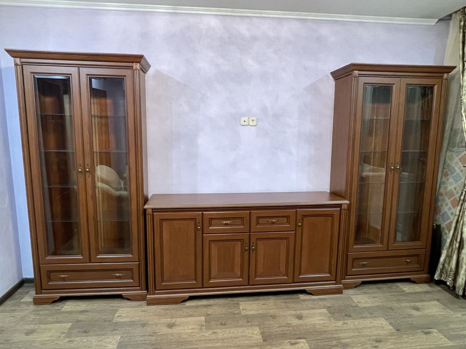 Мебель для гостиной. Сервант, комод.