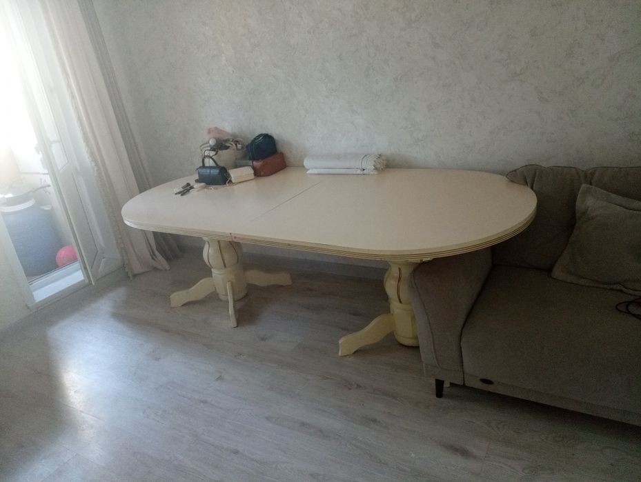 Продам стол с 10 стулями