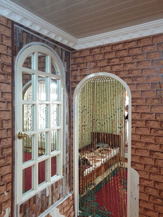 V Registane sdayotsya 2 komnatnaya kvartira v 3 etaje.