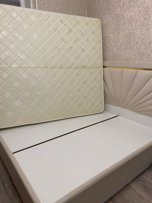 Спальная кровать