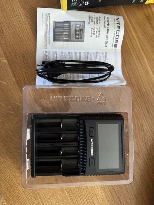 NITECORE SC4 бързо зареждащо се зарядно устройство с 4 слота, обща изходяща мощност 6A, съвместимо с IMR 18650 14450 16340 AA и др батерии