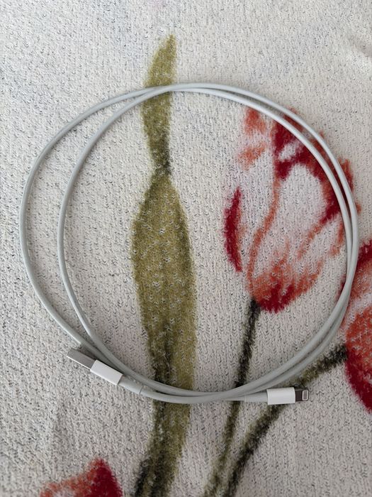 Продам зарядку на айфон