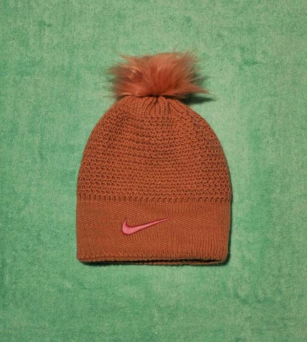 Шапки различни цветове