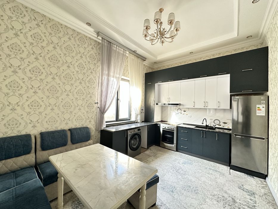 Енги махаллада 2 этажли ховли сотилади