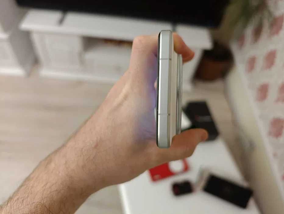 Se vinde XIAOMI 15 ULTRA 16GB / 512 RAM