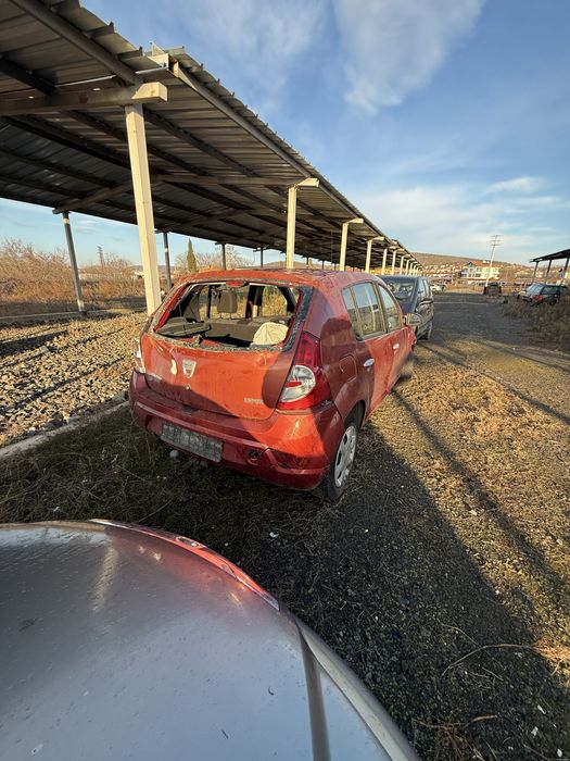 Dacia Sandero 1.6 на части