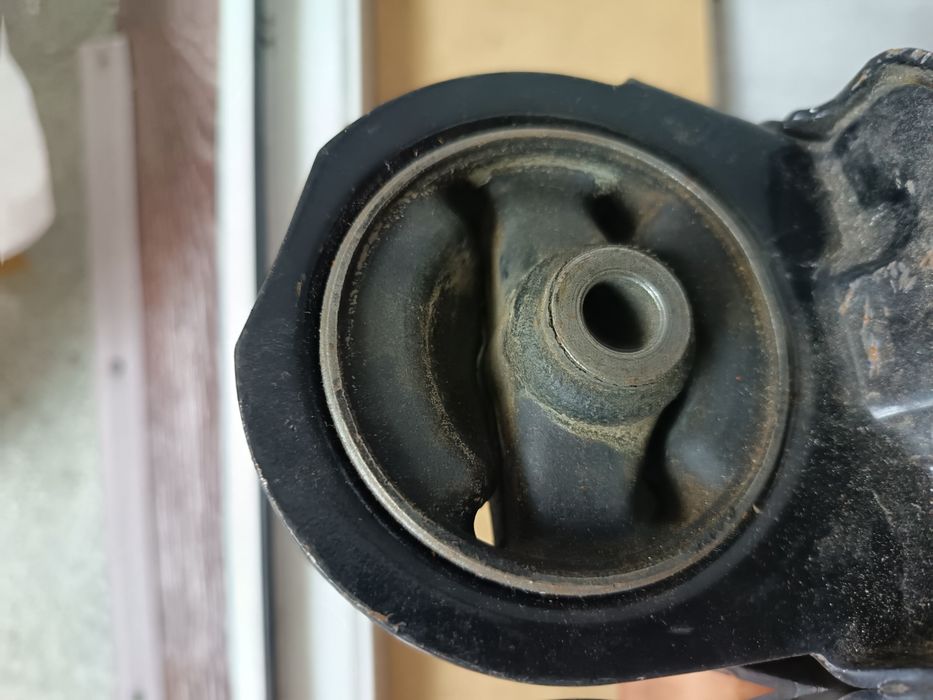 Подушка КПП Mitsubishi Galant e55