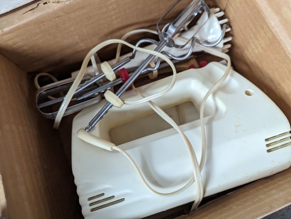 Продам миксер Bakmil