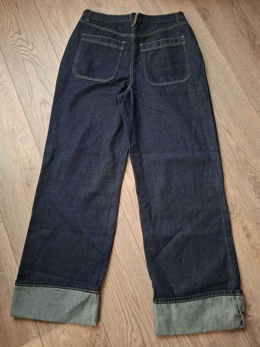 Модерни нови дънки