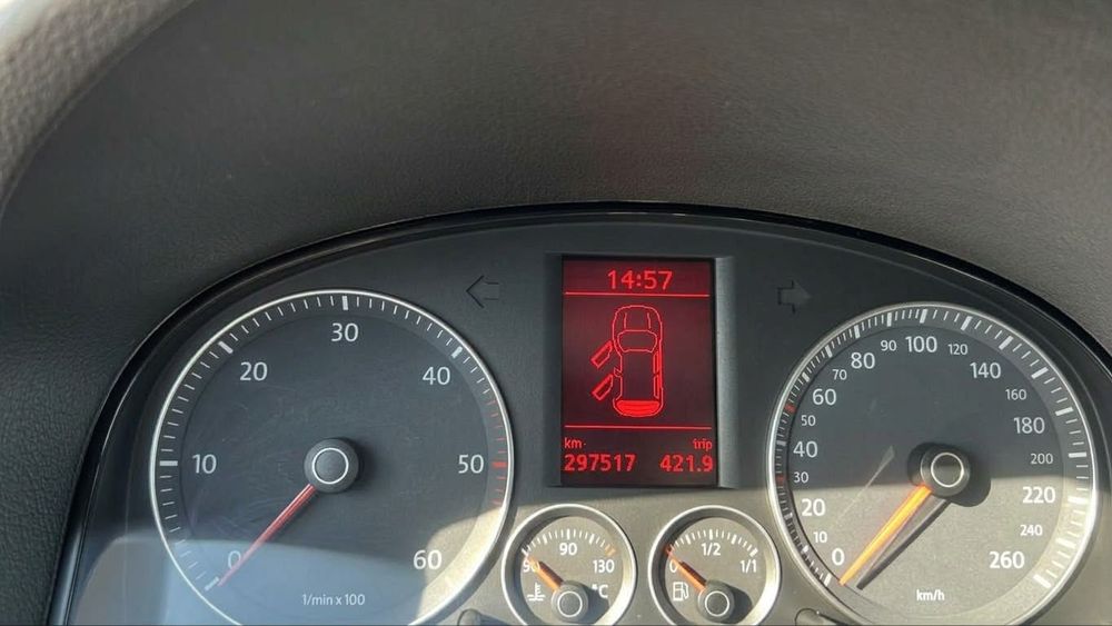 VOLKSWAGEN Touran 0 — imagine 5