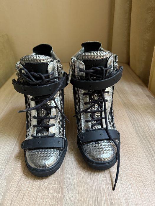 Giuseppe Zanotti ghete cu platforma sport