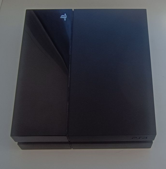 Продам Sony Playstation 4