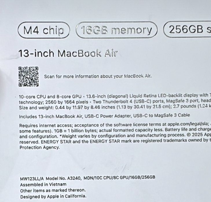 Apple Macbook air m4. A3240. 16/256