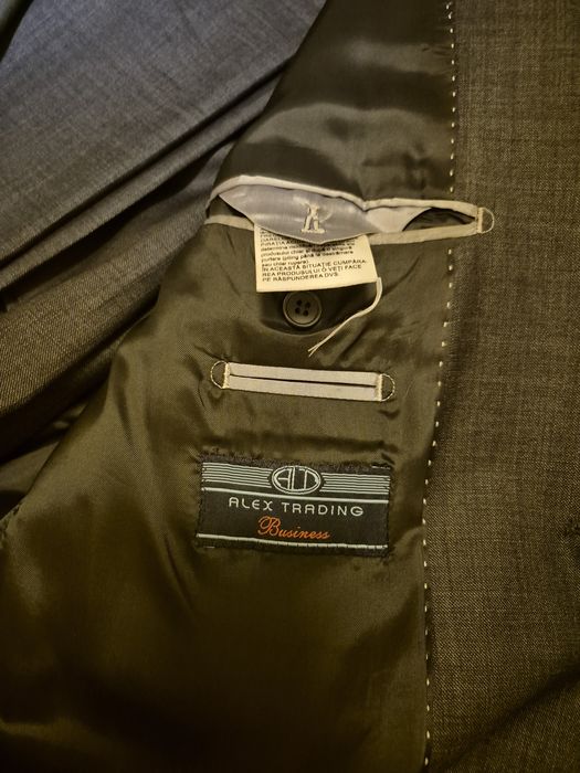 Costum nou, impecabil, culoare gri, elegant pentru barbati din 2 piese