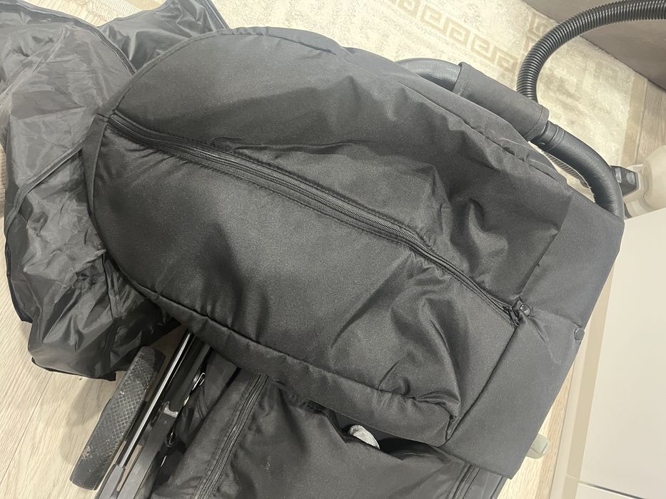 Коляска черная