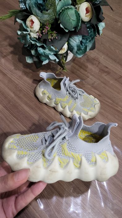 Кросовки детские по 1000тг.