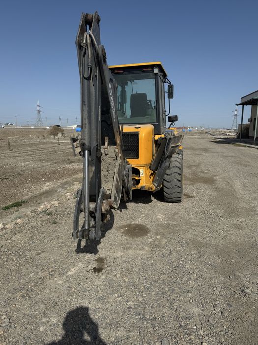 Экскаватор-погрузчик сотилади.