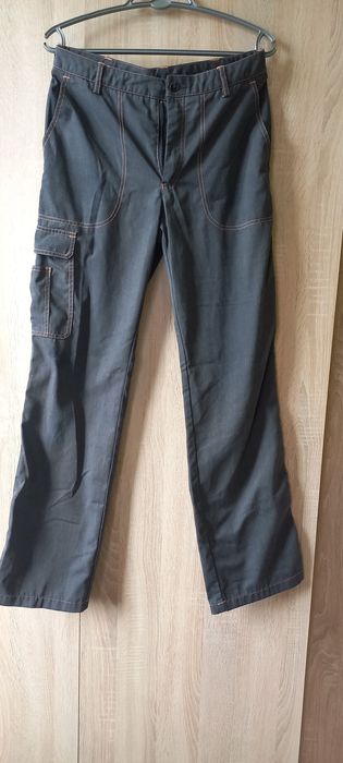 Два мъжки панталона