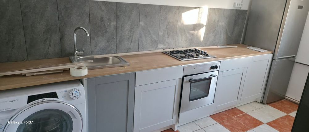 Închiriez apartament 3 camere , situat in Cartierul București noi, langa metrou bazilescu , 2 minute de piata 16 Februarie .