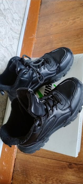 Кроссовки демисезонные 36р