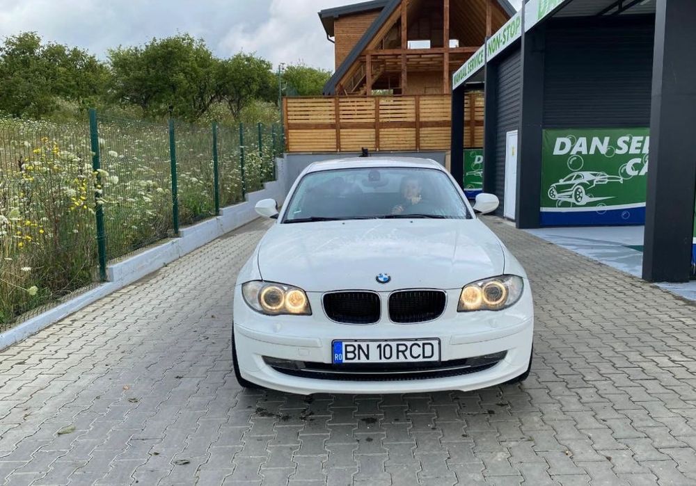 BMW SERIA 1 2011