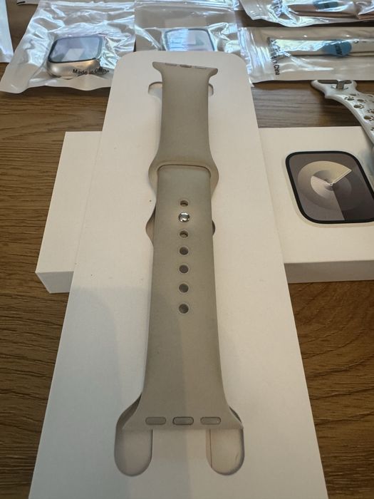 Apple watch Series 9 41 mm starlight / Smart часовник Apple