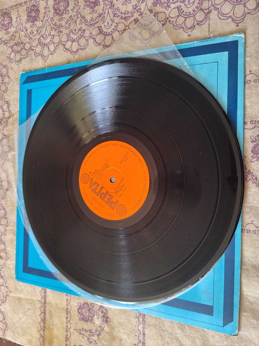 5 броя различни плочи