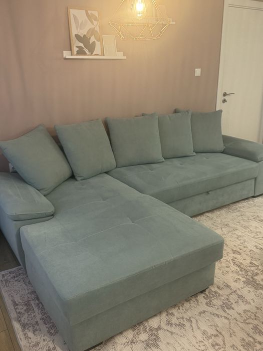Продавам диван, цвят мента