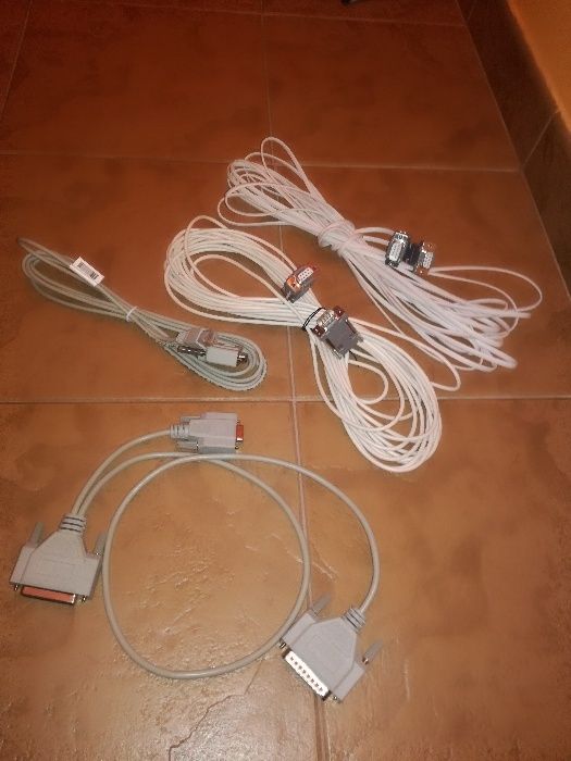 Захранващи кабели за компютър; LAN интернет кабели; кабели за принтер.