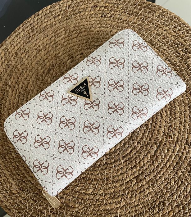 Дамско портмоне Guess