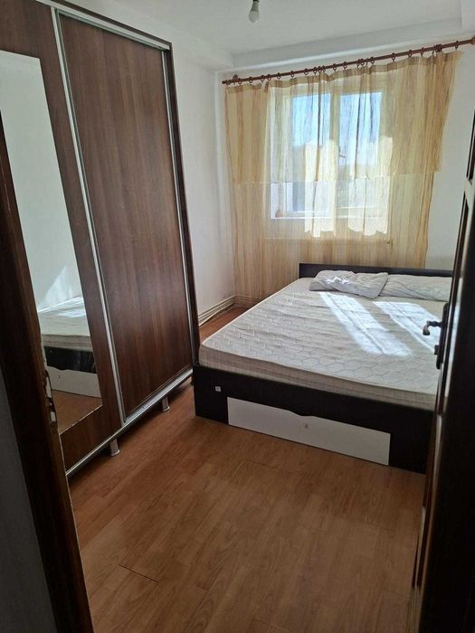 Închiriez apartament