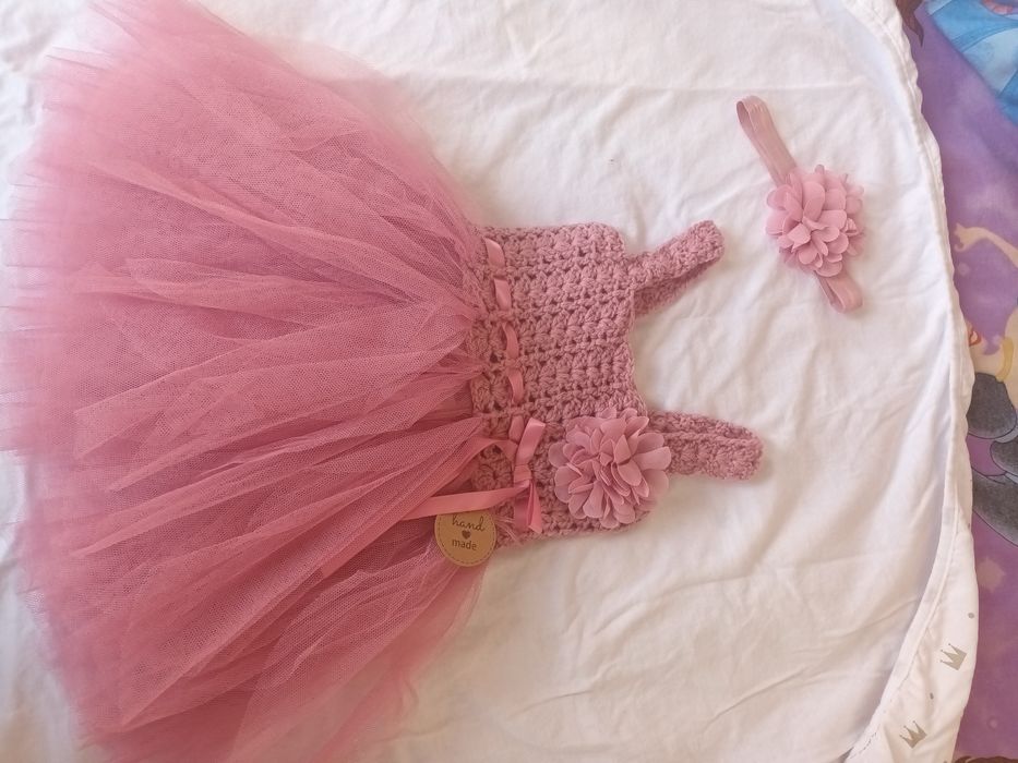 Сладка ,ръчноизработена рокличка за фотосесия