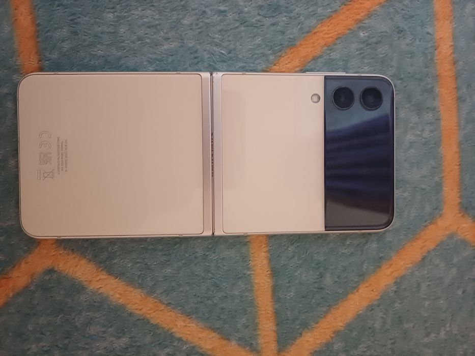 Vând samsung galaxy z flip 3