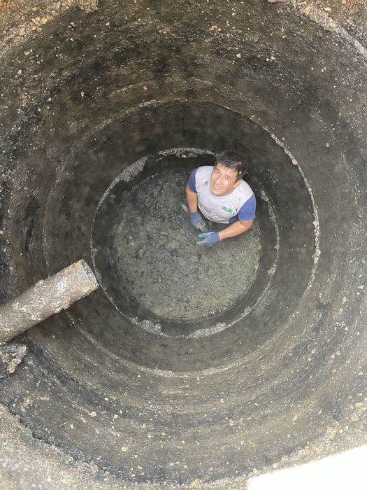 Ручной чистка септика Ручной чистка туалет