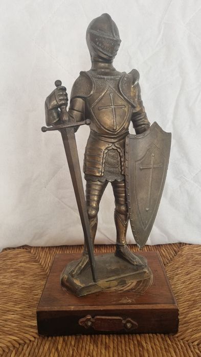 Голям метален рицар