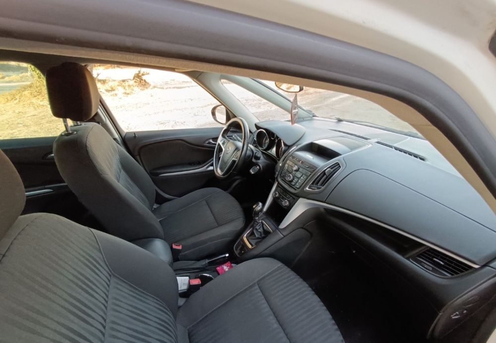 Опел Зафира 7 местен оригинална метанова уредба.