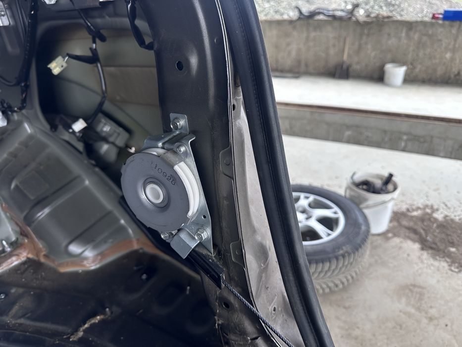 Капак малък оборудван за Мицубиши Аутлендър 2012