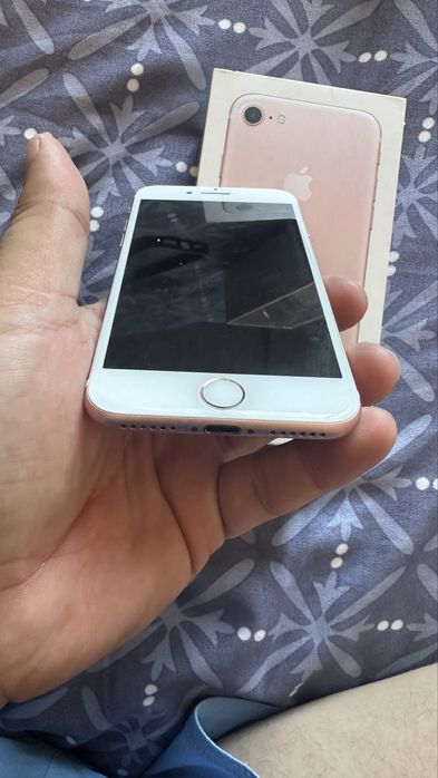 Продаю Iphone 7