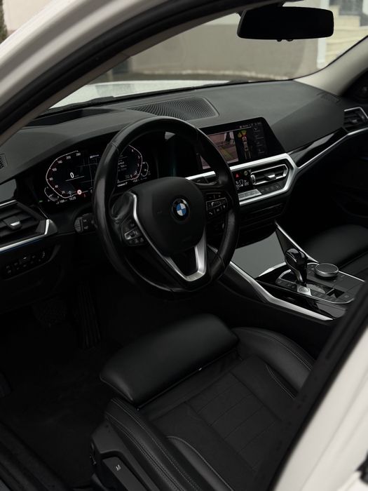 BMW 330e 292 cp 2020 Plug- in Hybrid